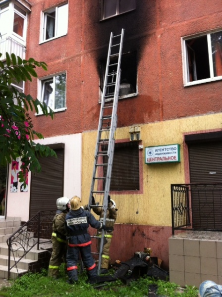 В Калининграде при пожаре в жилом доме погиб один человек (фото)